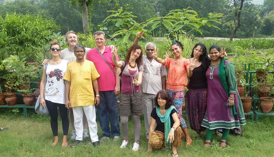 Gruppo Allievi Ayurveda a Rishikesh Garden 2014